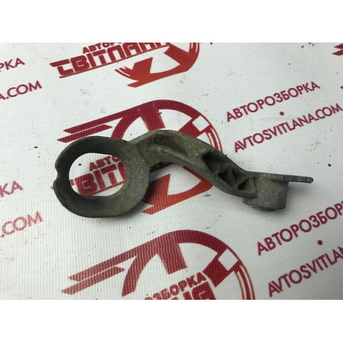 Кронштейн кріплення радіатора правий Opel Combo 2001-2011 13118033